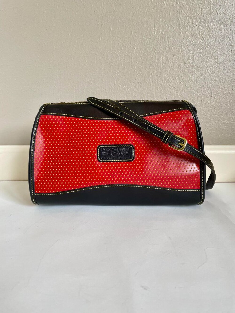 Dooney & Bourke Vintage Pebbled Leather Shoulder Bag | Classic & Timeless |